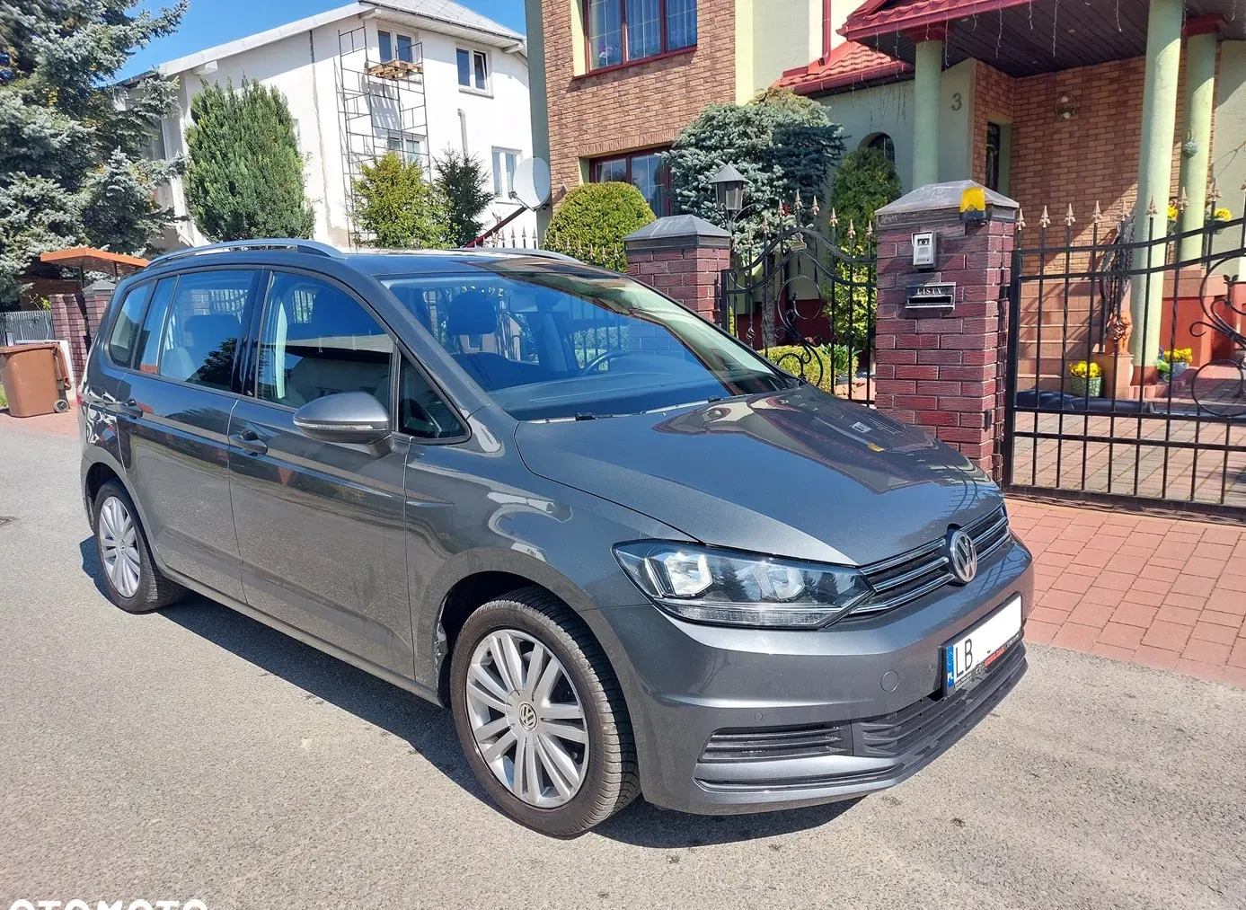 Volkswagen Touran cena 38800 przebieg: 326000, rok produkcji 2016 z Białobrzegi małe 121